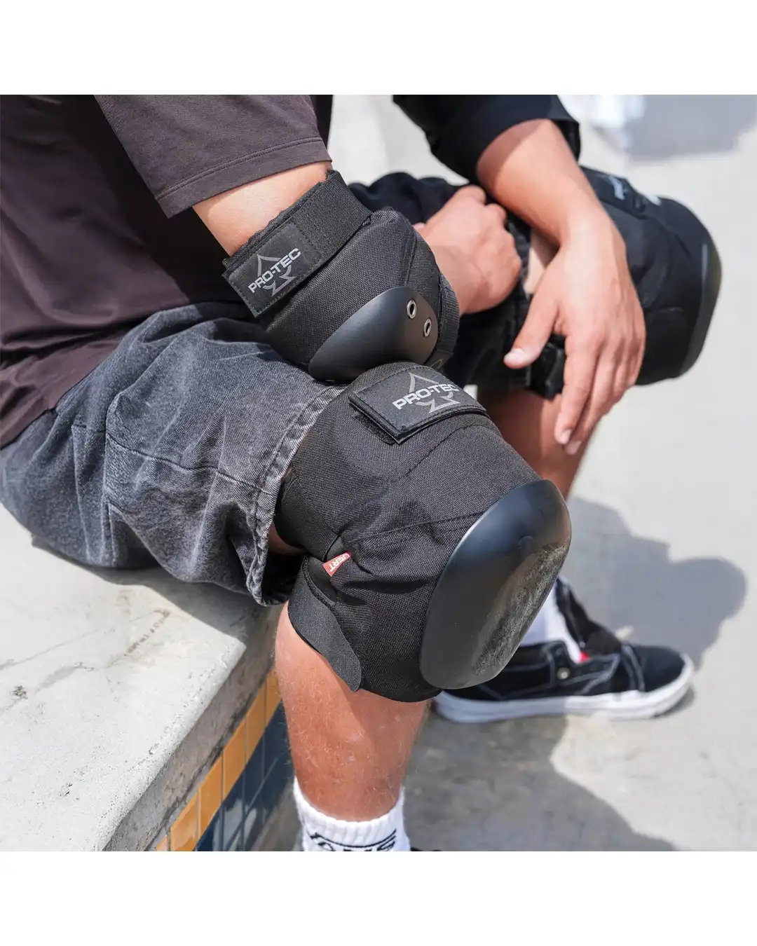 Vert Knee Pads - Black - Image 5